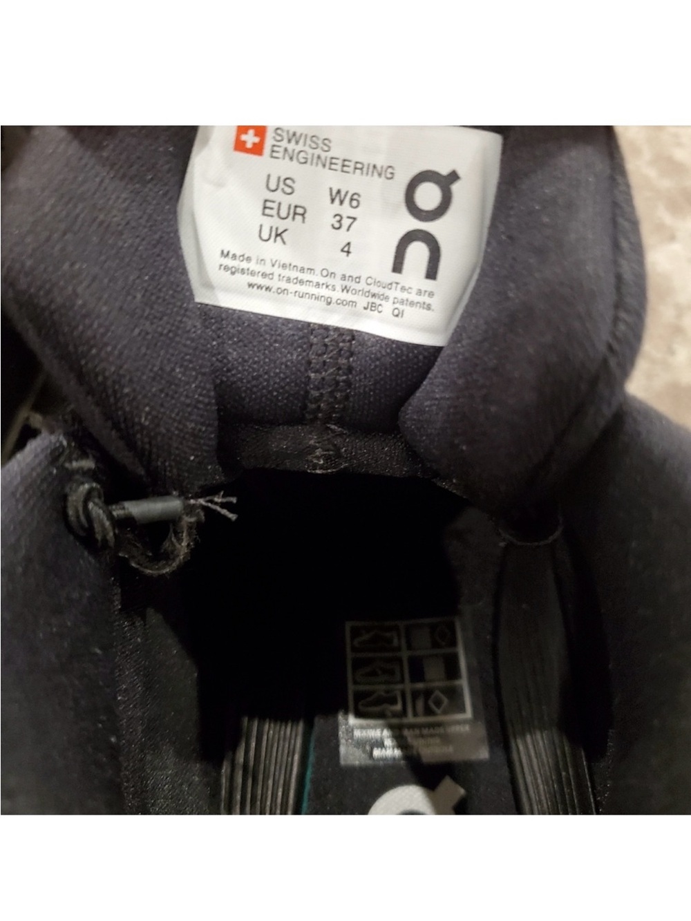 On Running woman Athletic Shoes in Black - Picture 7 of 9